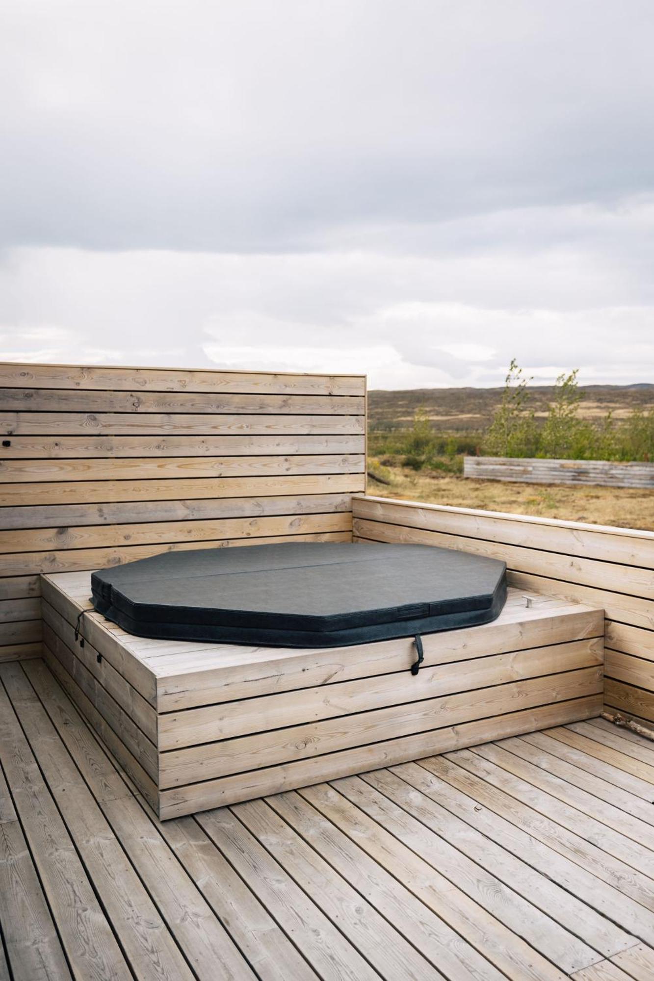 Apartment Stylish With Hot Tub
